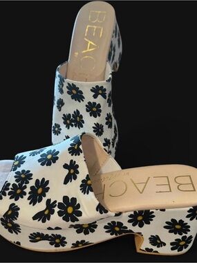 Matisse White Floral Platform Mules with Black Daisies